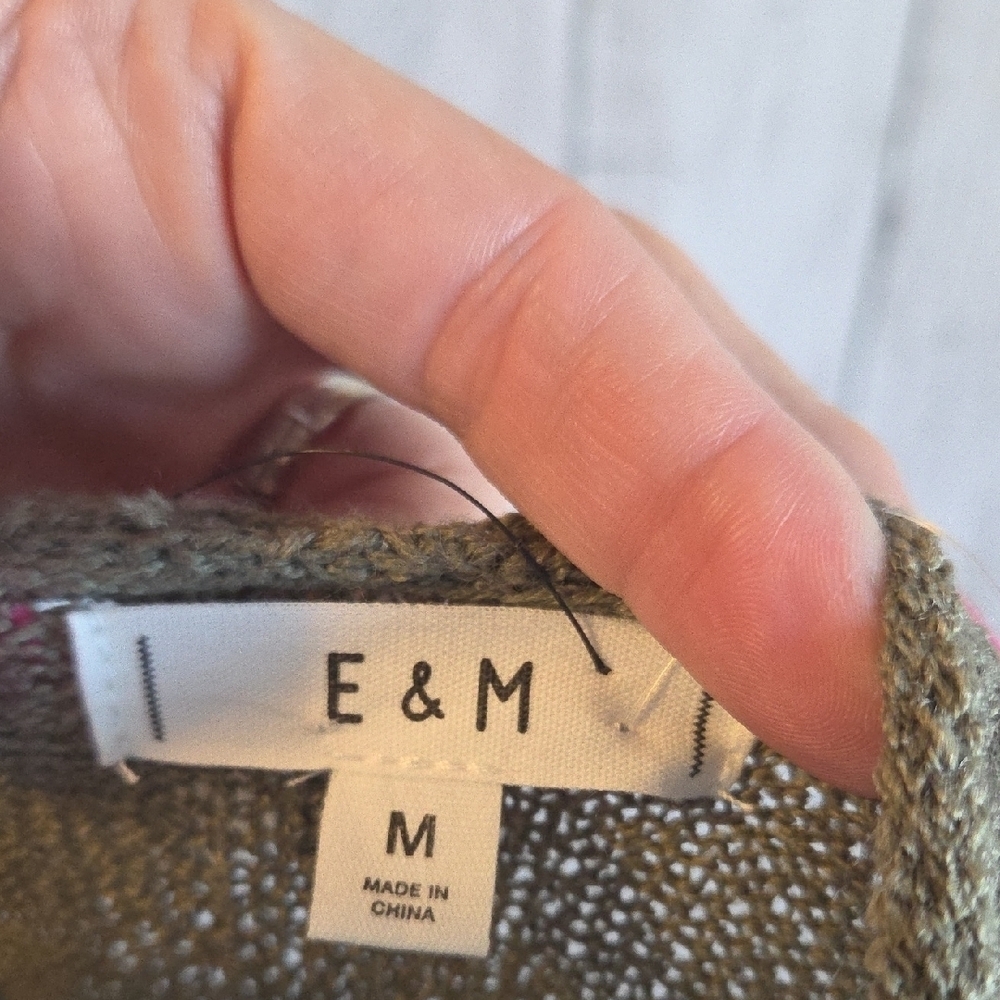 NWT Olive Green Women's Sweater - Picture 8 of 9